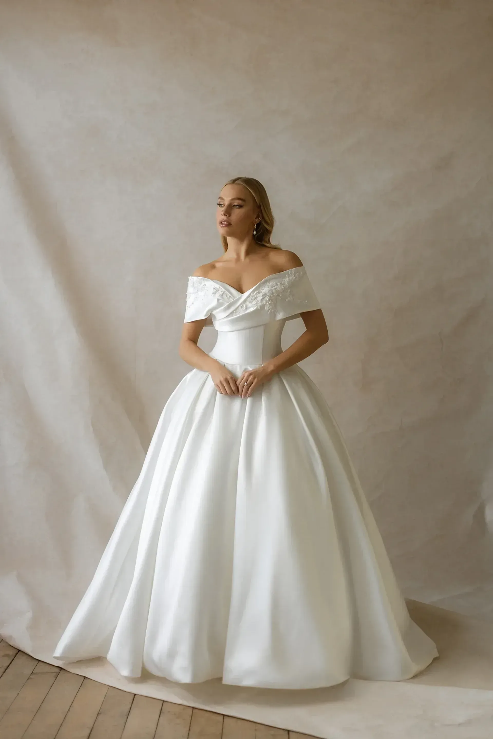 Bridgerton-Inspired Wedding Dresses: Regency Romance | Dotty Bridal Bridgerton-Inspired Wedding Dresses: Regency Romance | Dotty Bridal
